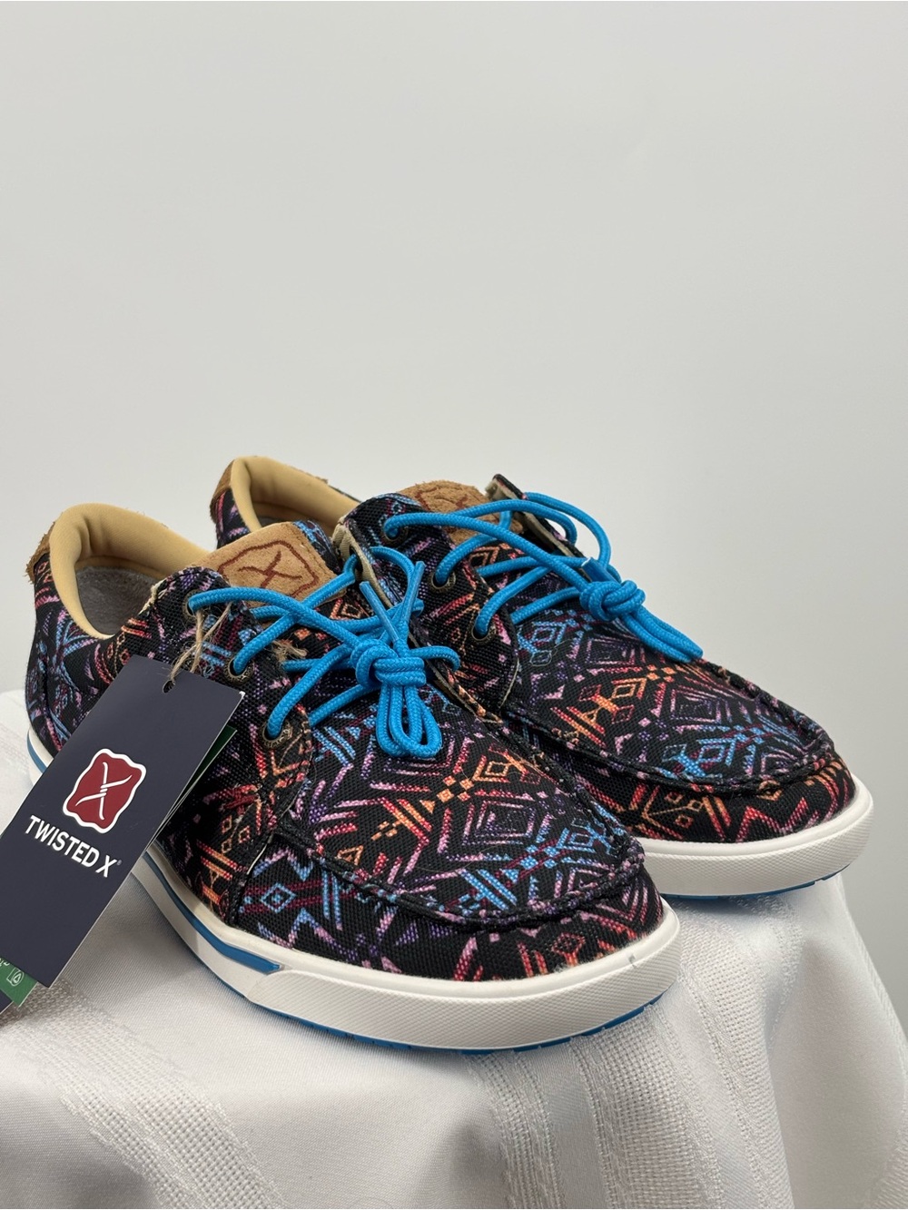 NEW WITH TAGS
Twisted X Women's Hooey Loper (WCA0040), size 8.5 M
Bold Aztec